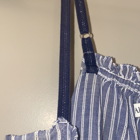 A&F light & flowy top 🌼 - Picture 4 of 6